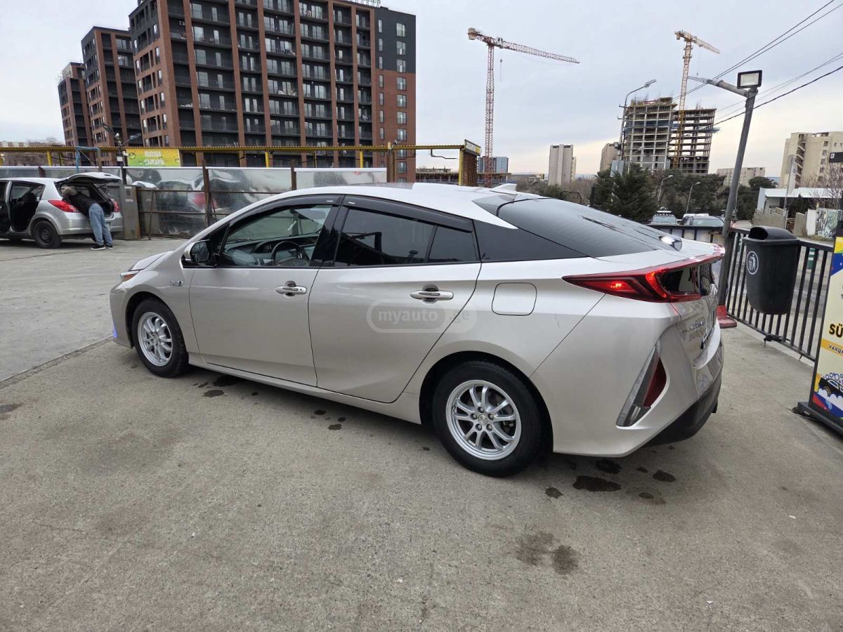 Toyota Prius Prime - фото 2