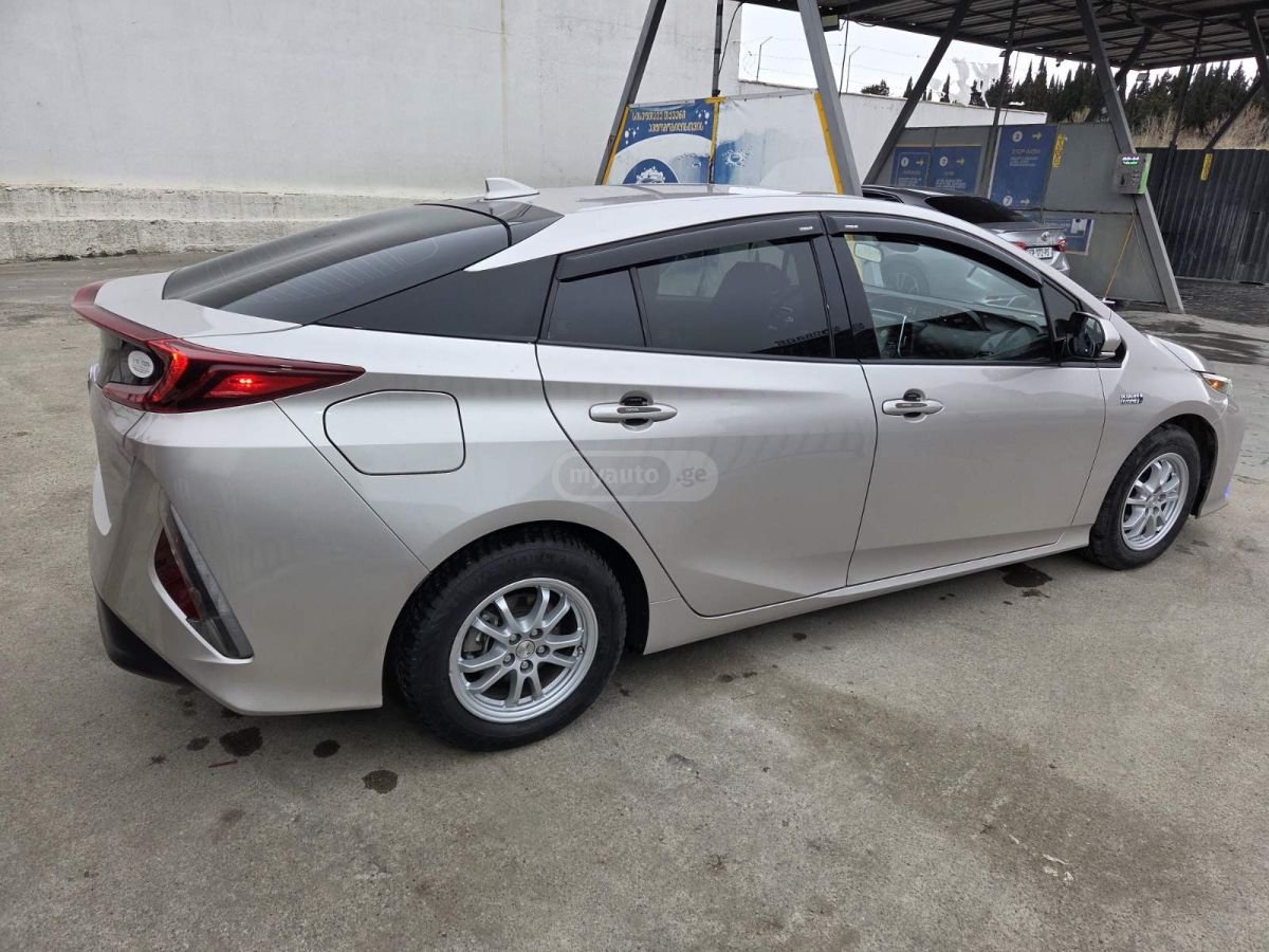 Toyota Prius Prime - фото 4