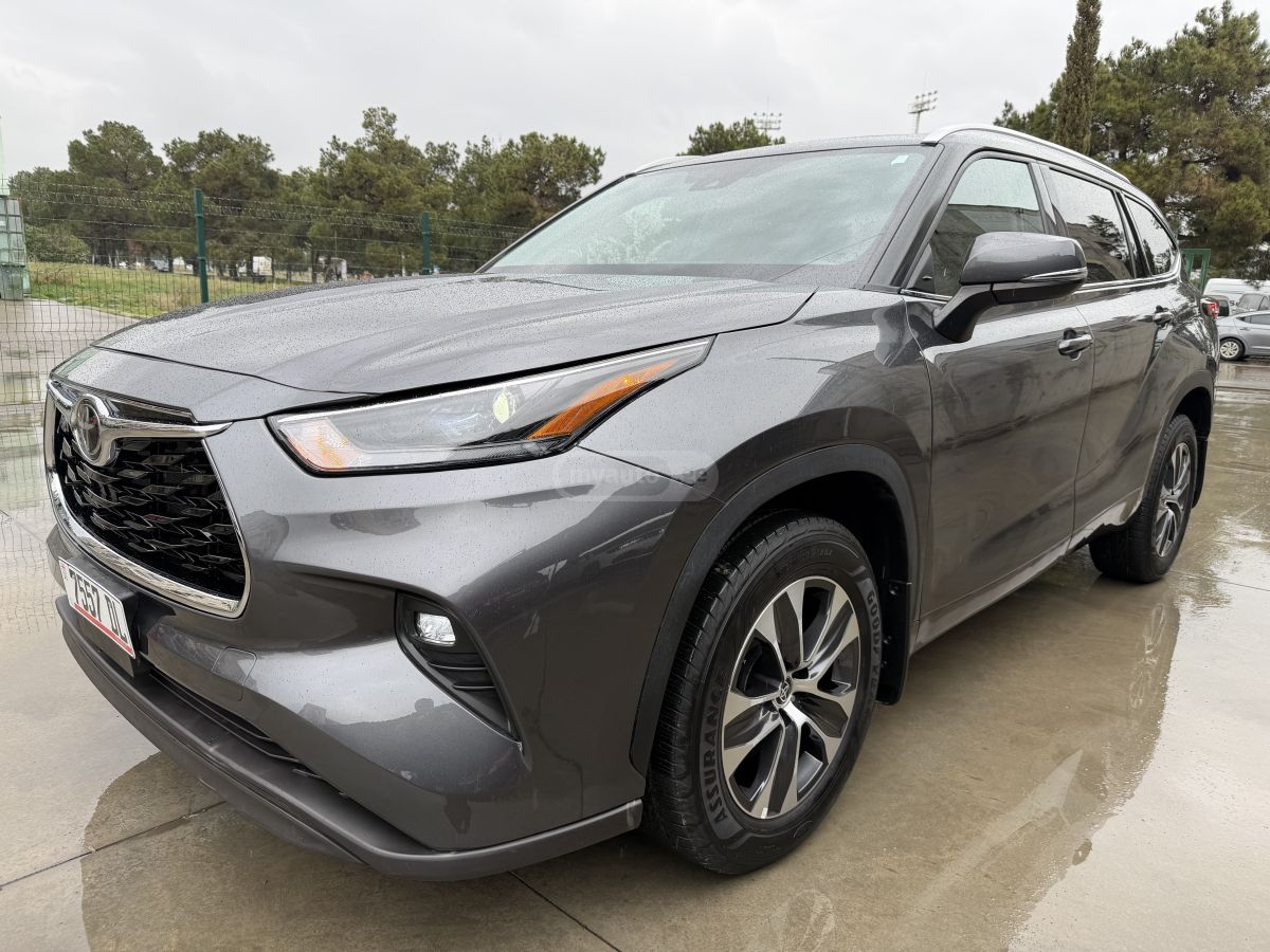 Toyota XLE 4dr All-Wheel Drive CVT — миниатюра 1