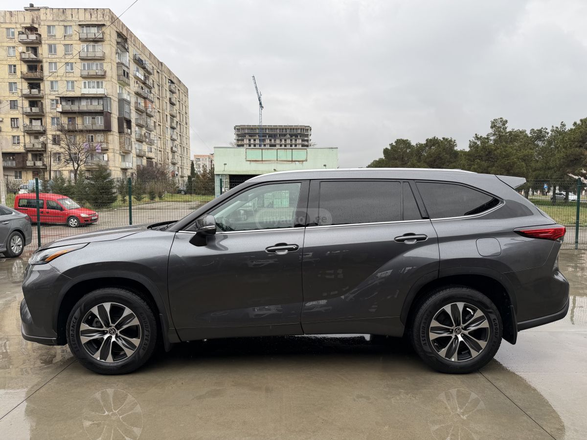 Toyota XLE 4dr All-Wheel Drive CVT — миниатюра 4