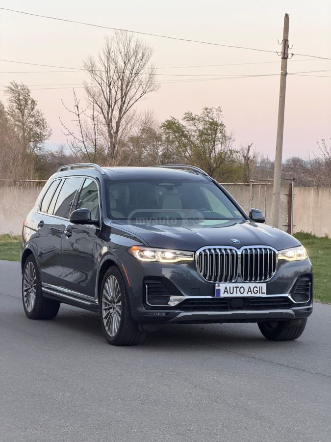 BMW X7 - фото 1