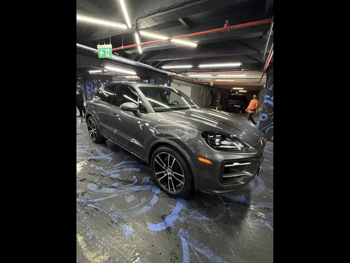 نمای دیگر Porsche 2025