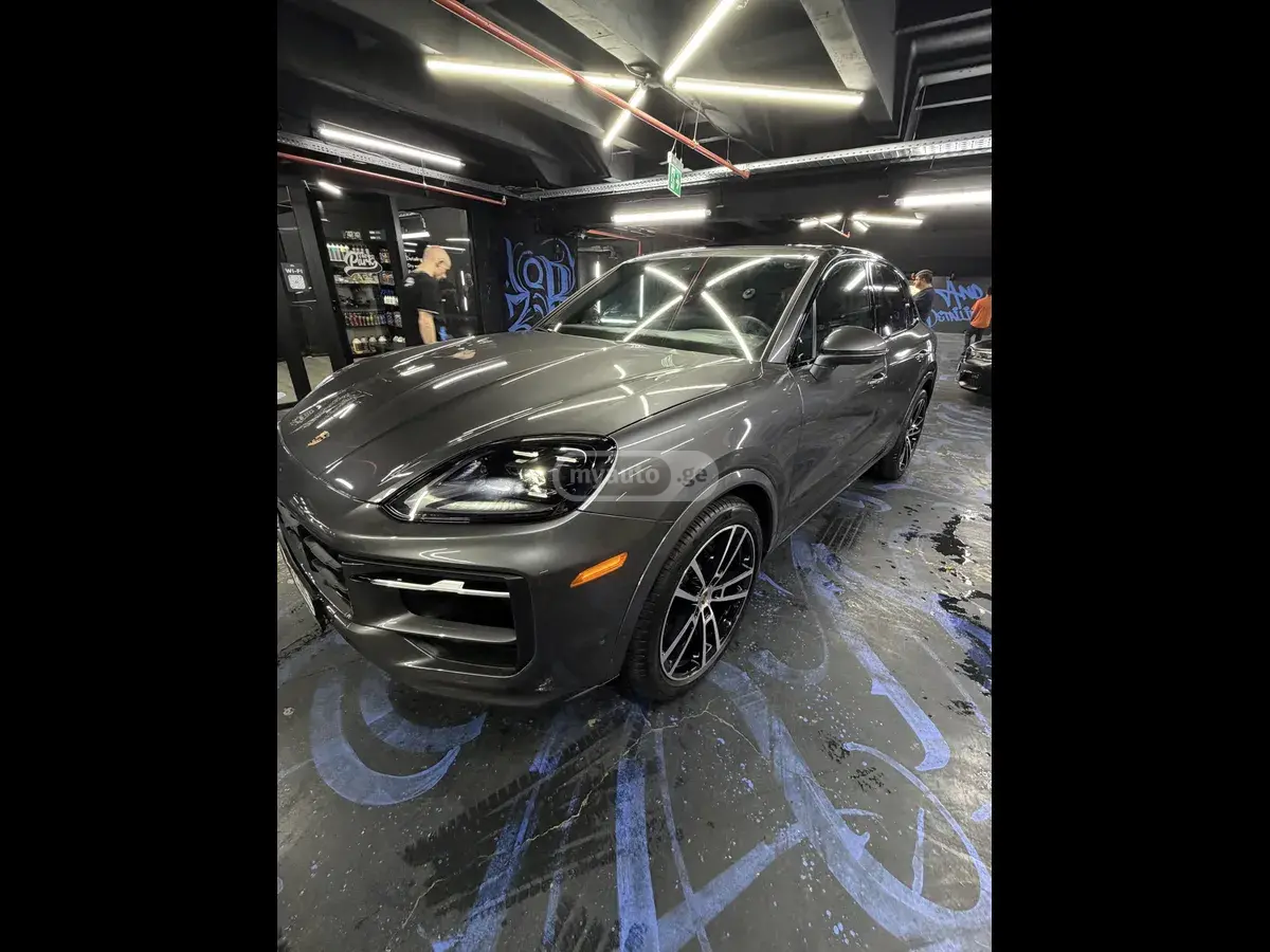 نمای دیگر Porsche 2025