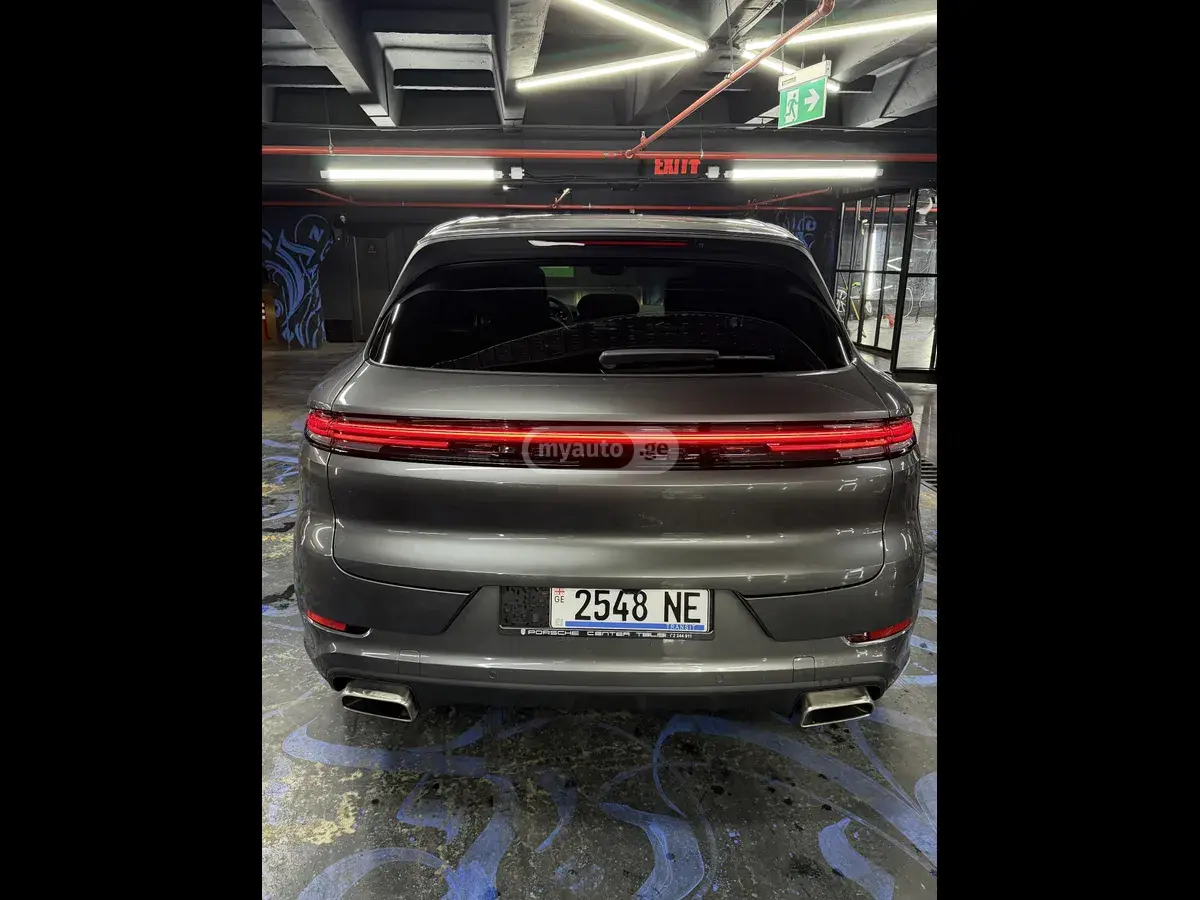 نمای دیگر Porsche 2025