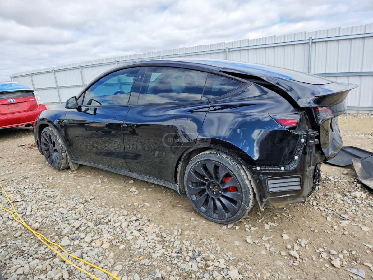 Tesla Model Y - фото 5
