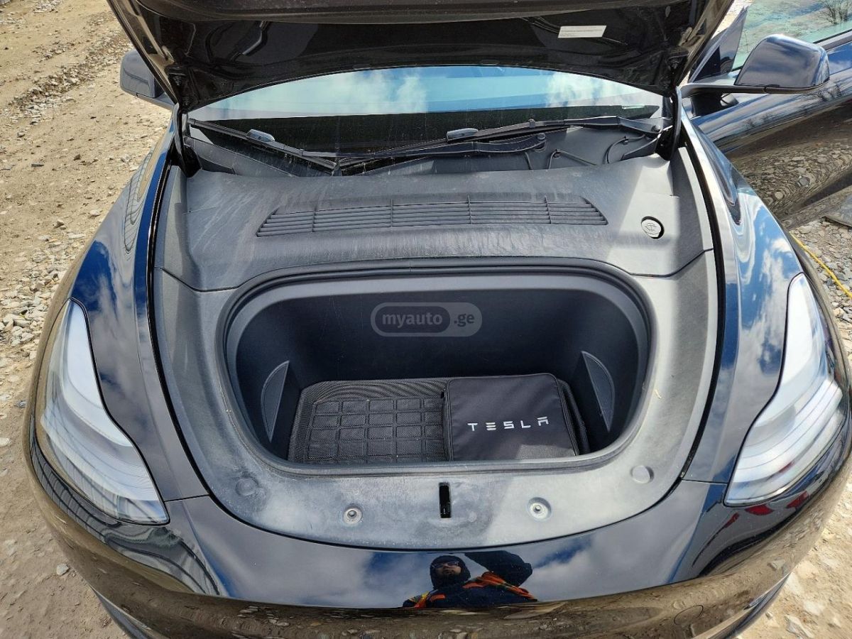 Tesla Model Y - фото 9