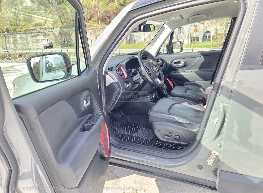 Jeep Renegade - фото 10