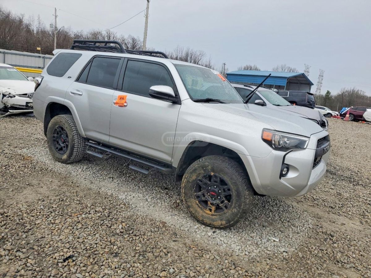 Toyota 4 Runner - фото 4