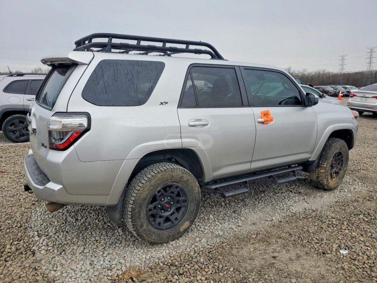 Toyota 4 Runner - фото 3