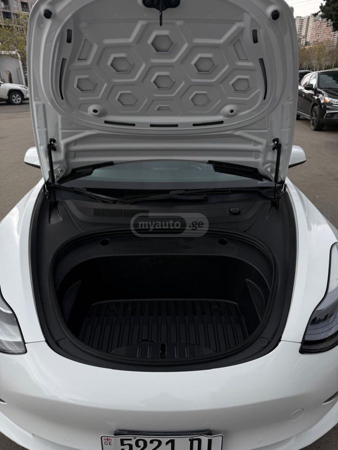 Tesla Model 3 - фото 10