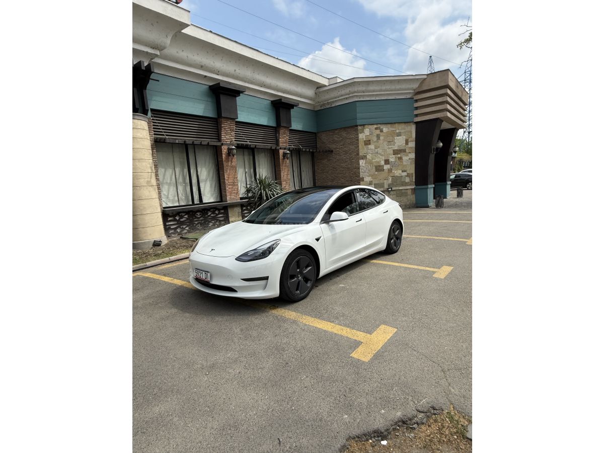 Tesla Model 3 - фото 2