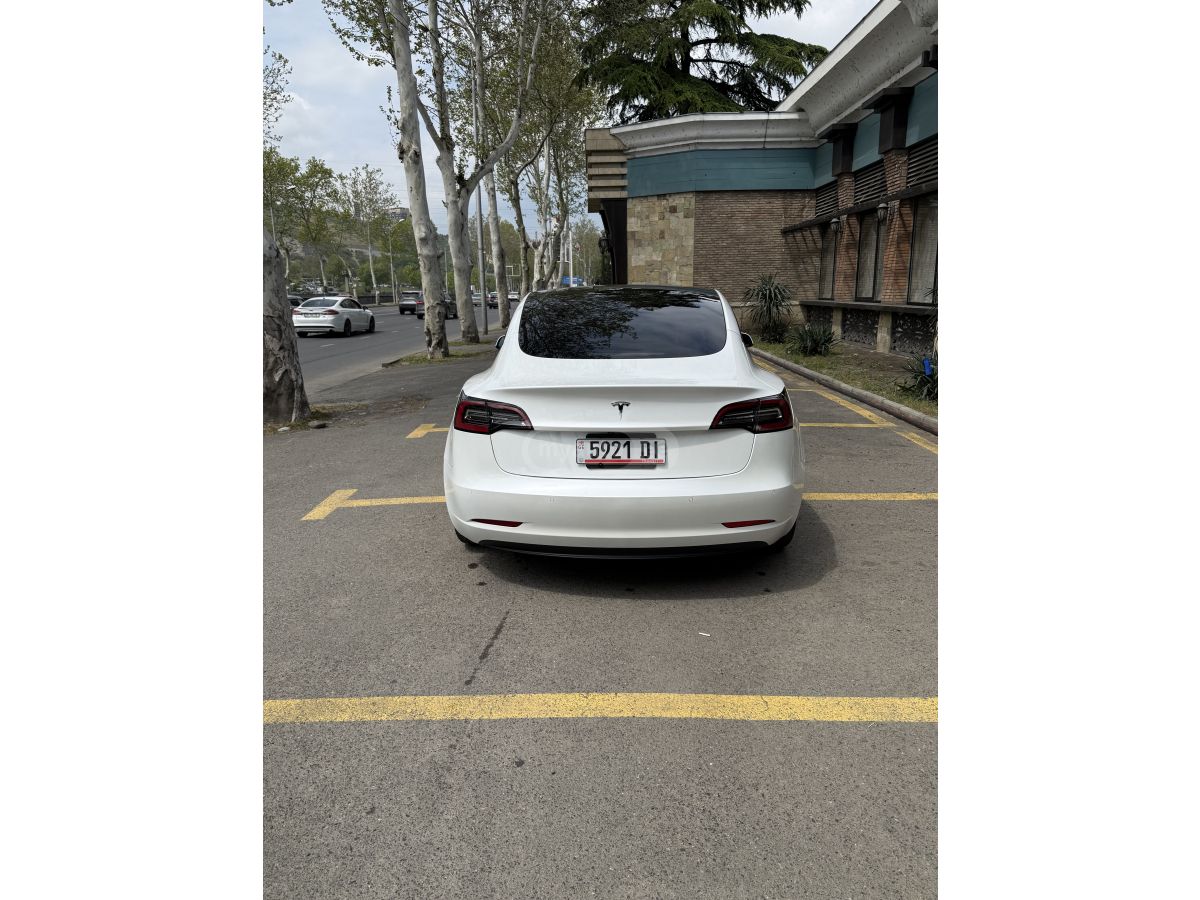 Tesla Model 3 - фото 4