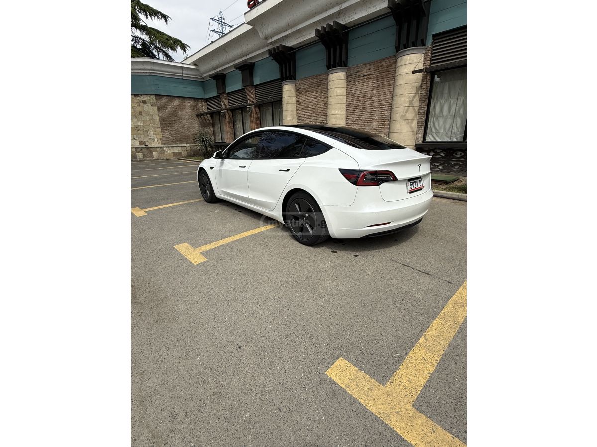 Tesla Model 3 - фото 6