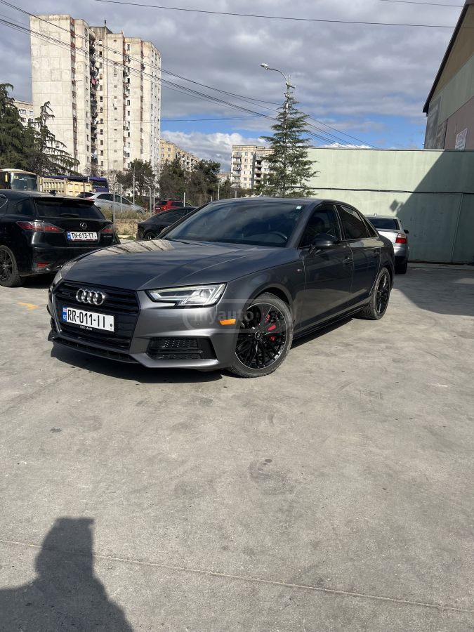 Audi A4 - фото 1