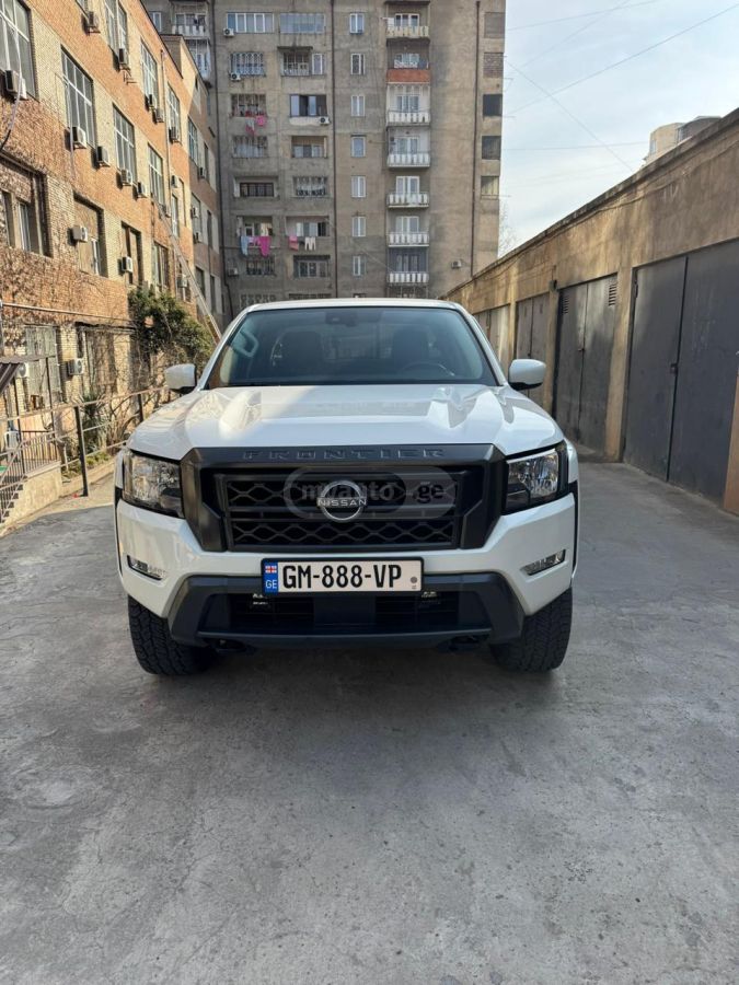 Nissan Frontier SV 4x4 Crew Cab 6 ft. box 139. 2023 — миниатюра 1