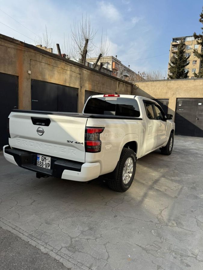 Nissan Frontier SV 4x4 Crew Cab 6 ft. box 139. 2023 — миниатюра 3