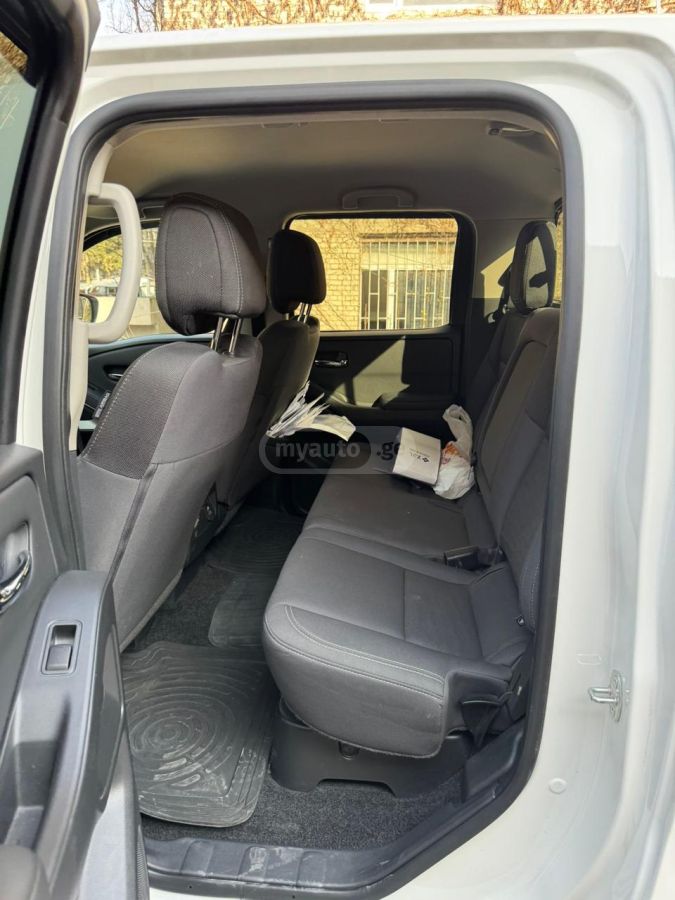 Nissan Frontier SV 4x4 Crew Cab 6 ft. box 139. 2023 — миниатюра 8