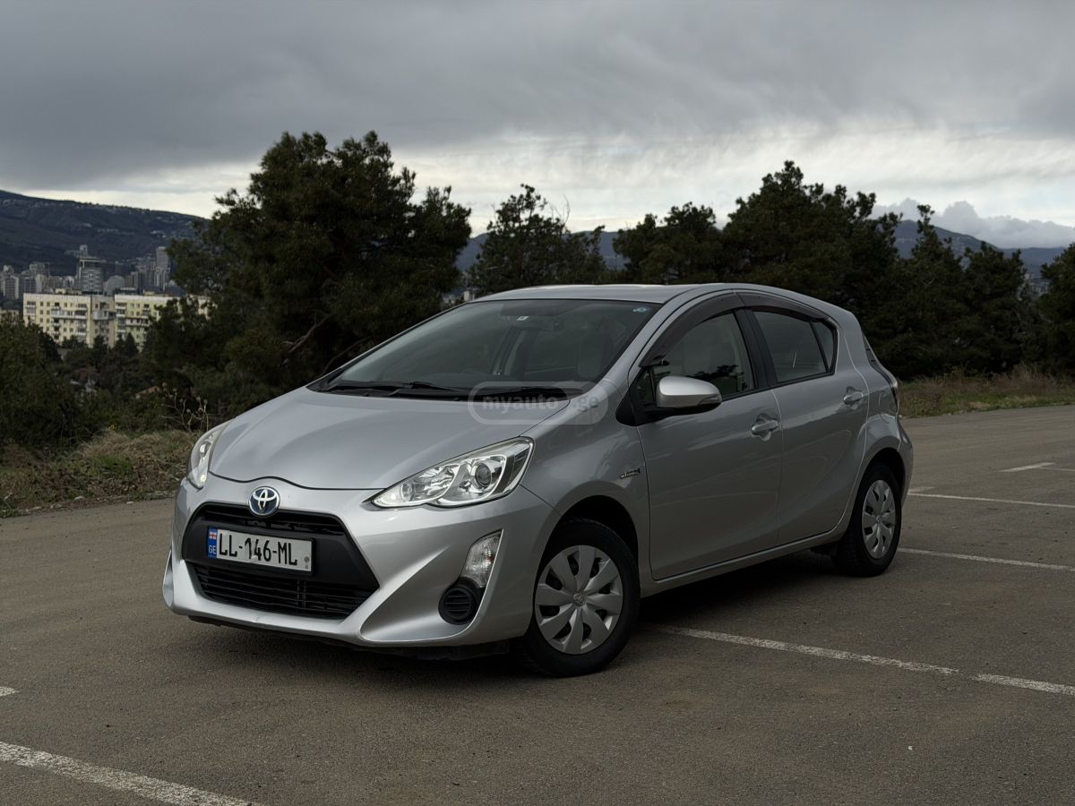 Toyota Aqua - фото 1