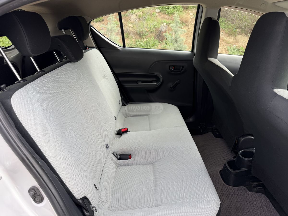 Toyota Aqua - фото 11