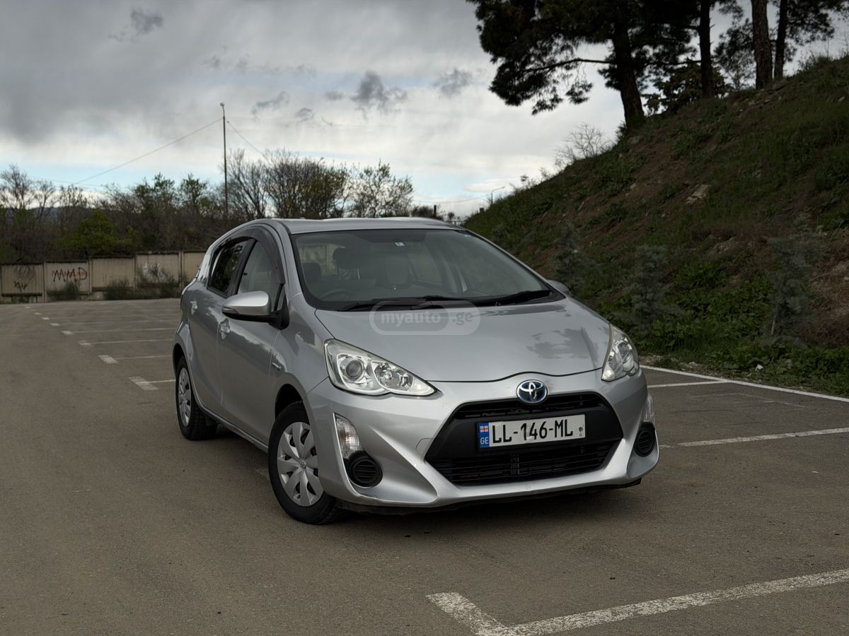 Toyota Aqua - фото 3