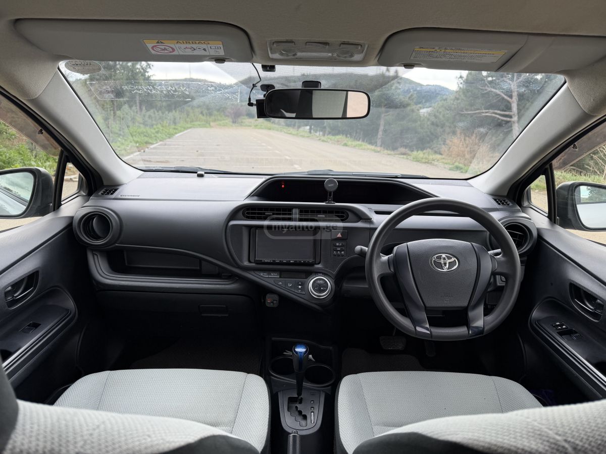 Toyota Aqua - фото 8