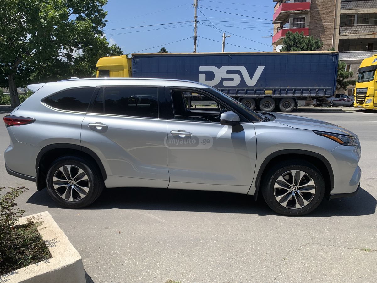 Toyota Highlander - фото 1