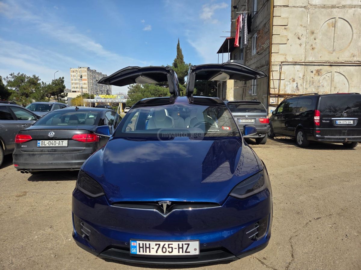 Tesla Model X - фото 1