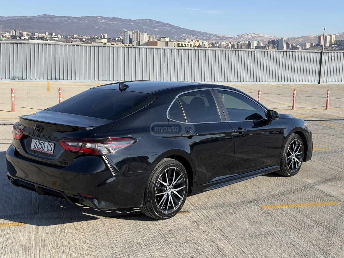 Toyota Camry - фото 3