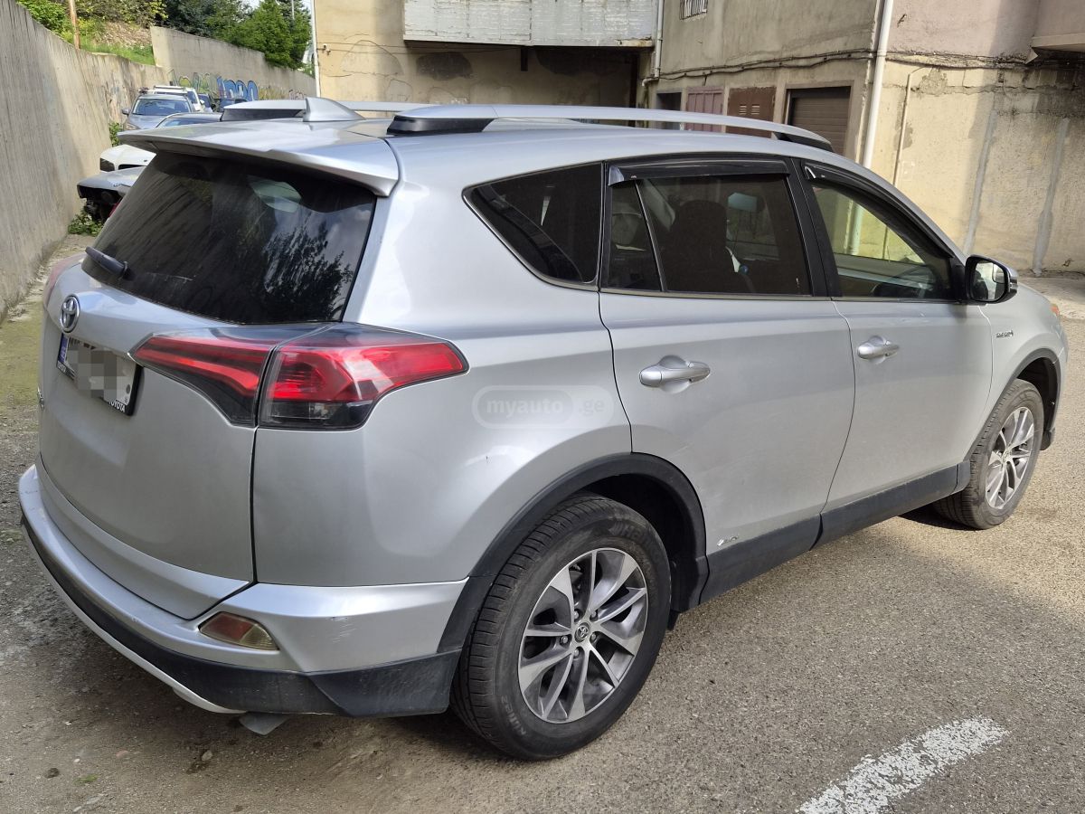 Toyota Rav 4 - фото 4
