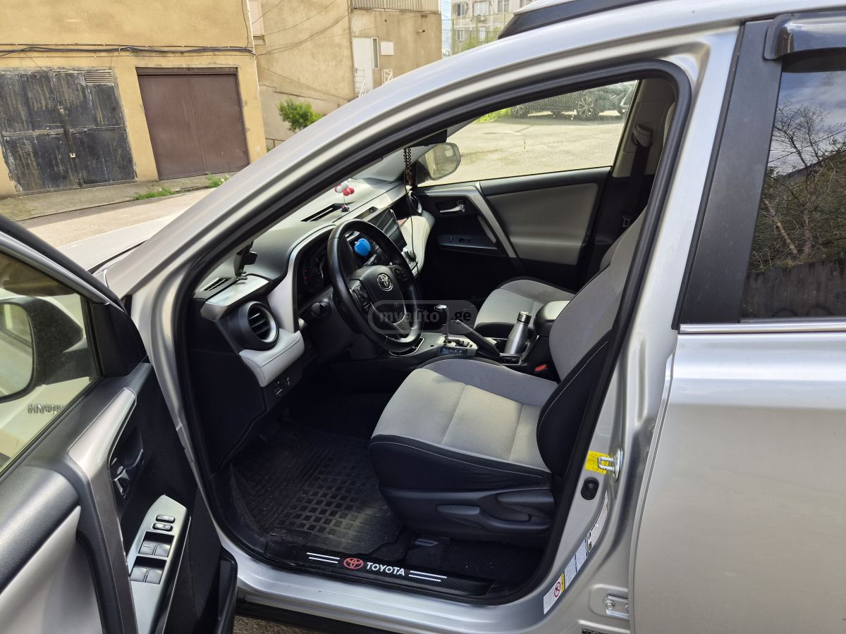 Toyota Rav 4 - фото 6