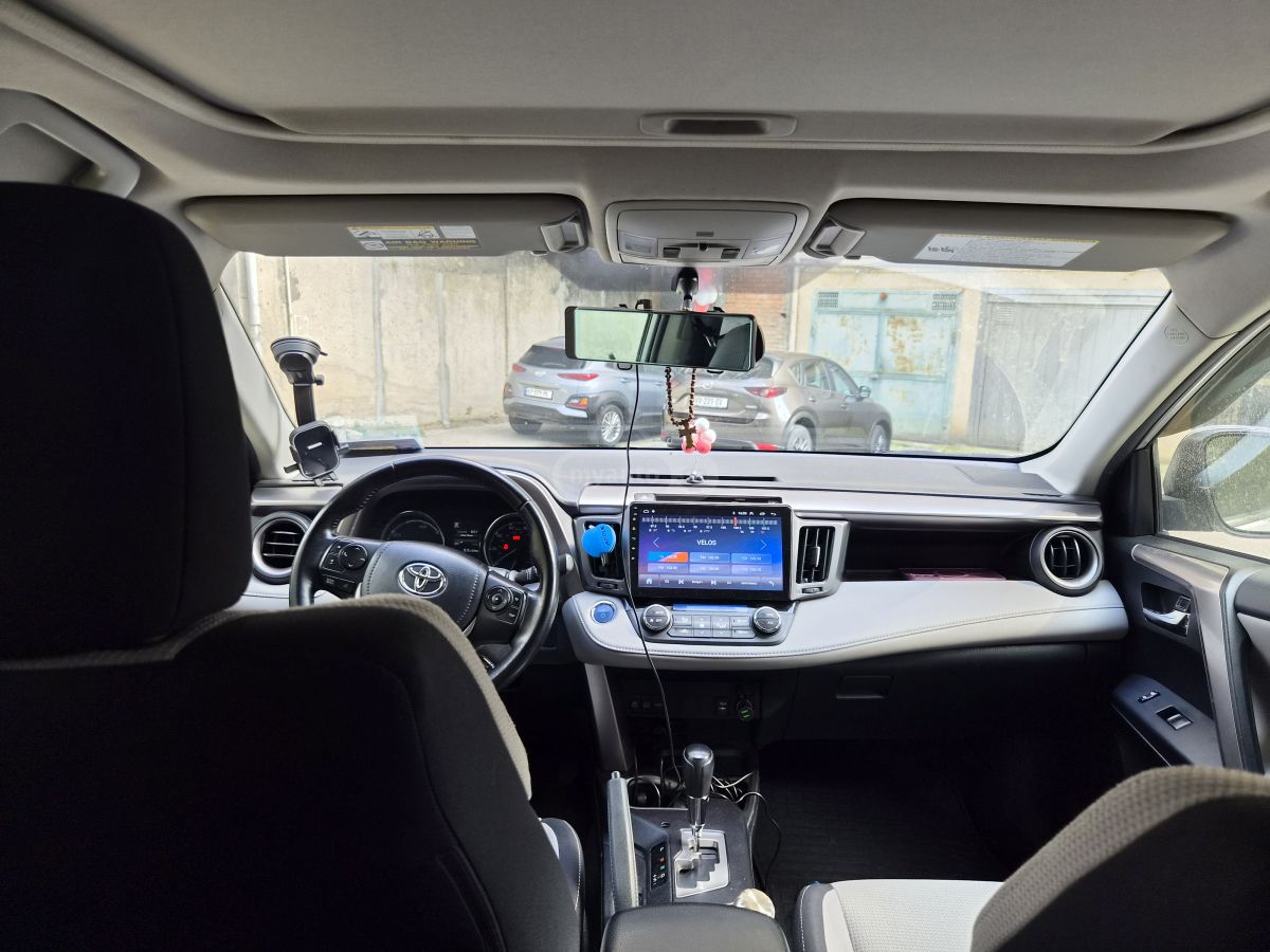 Toyota Rav 4 - фото 7