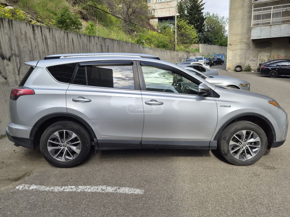 Toyota Rav 4 - фото 8
