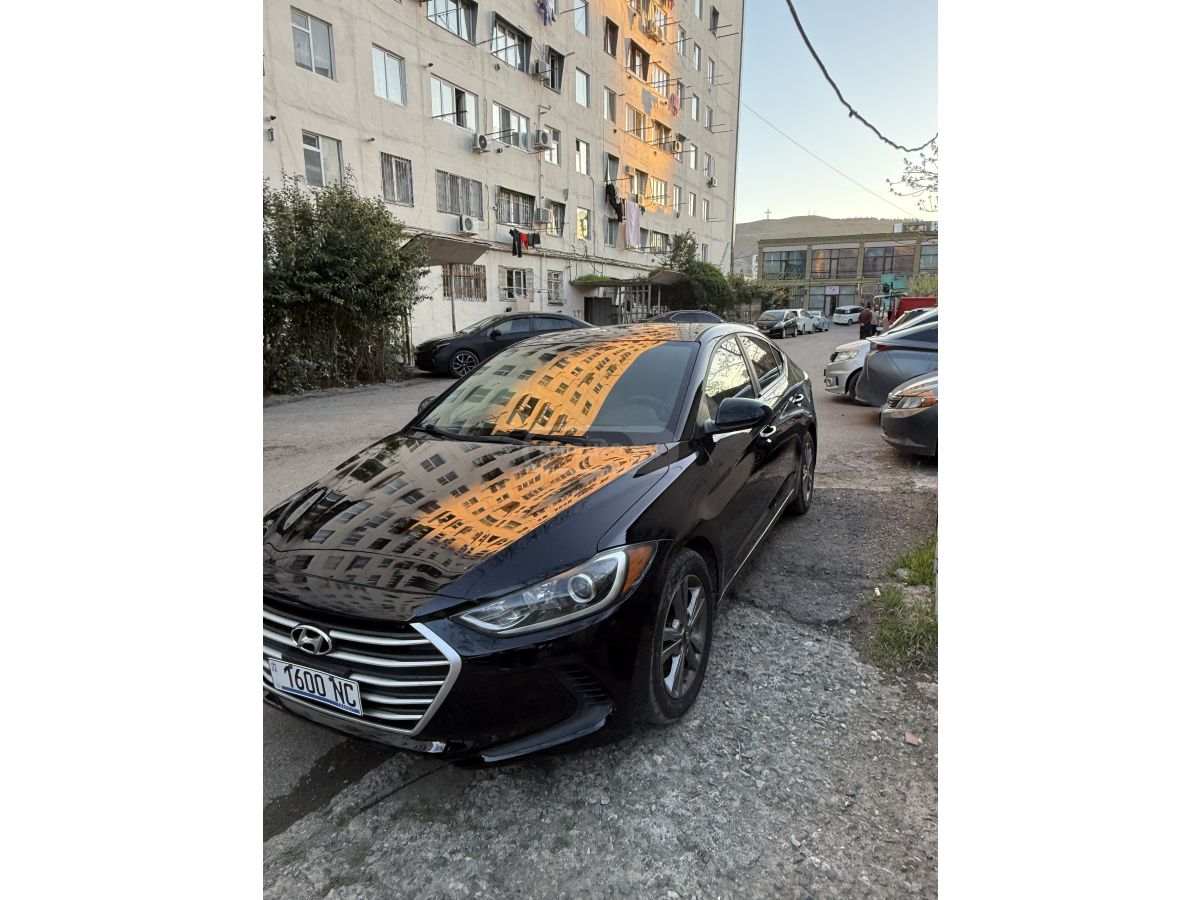 Hyundai Elantra - фото 1