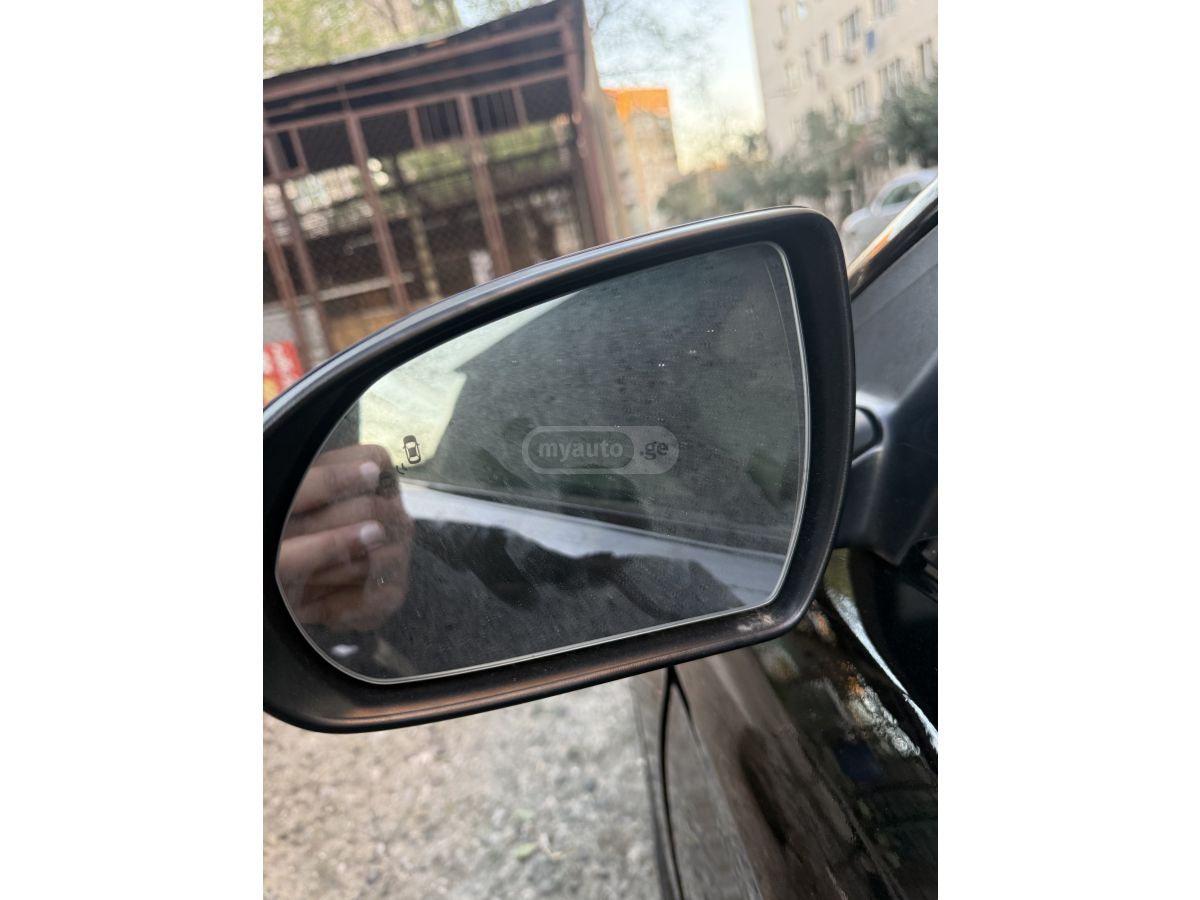 Hyundai Elantra - фото 7