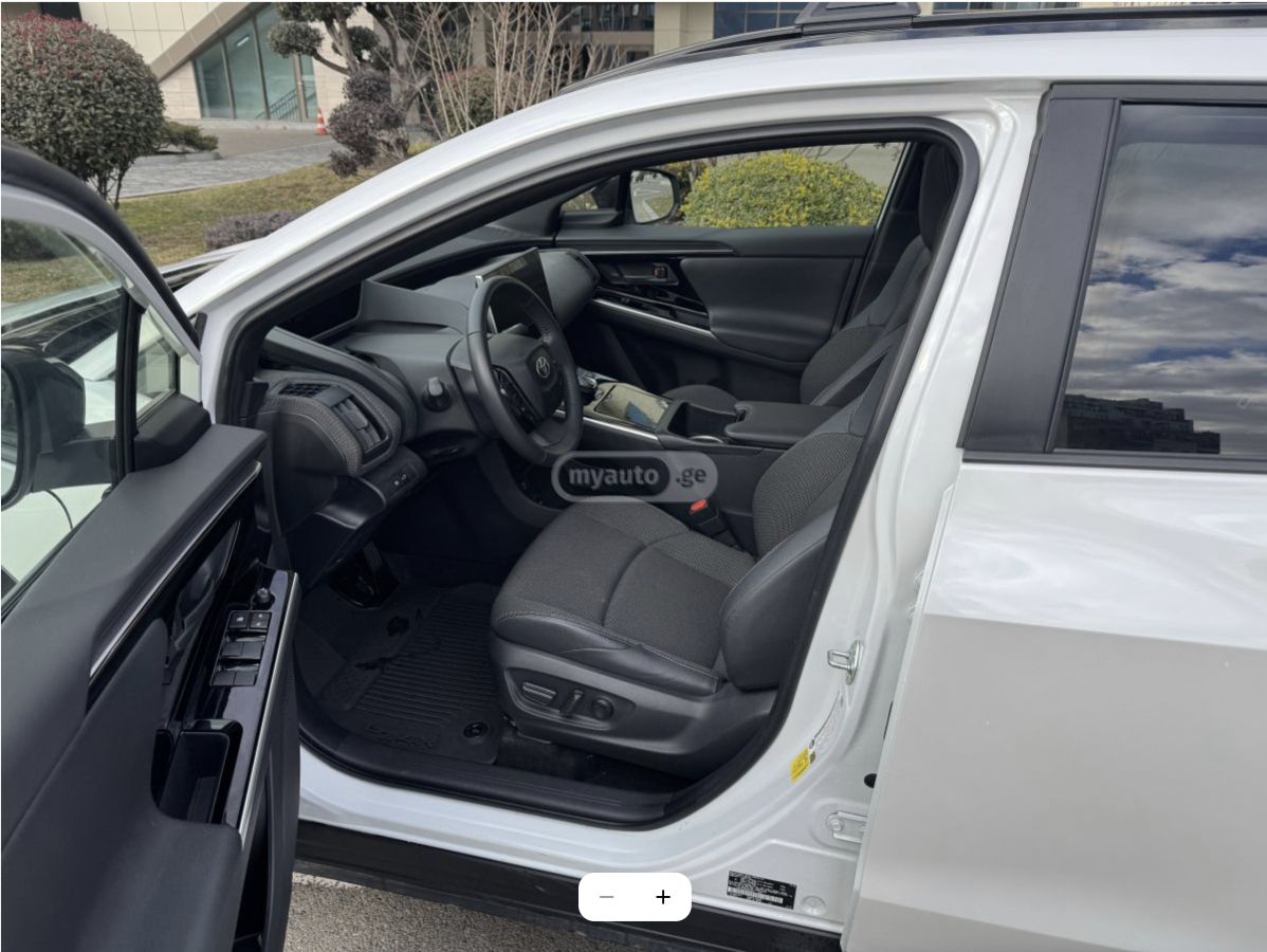 Toyota bZ4X 2025 — миниатюра 12