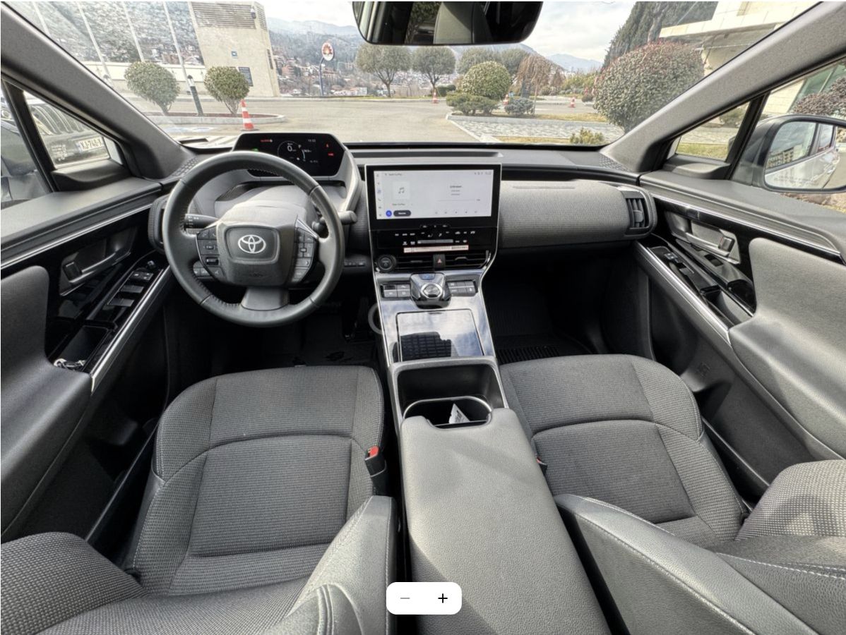 Toyota bZ4X 2025 — миниатюра 13