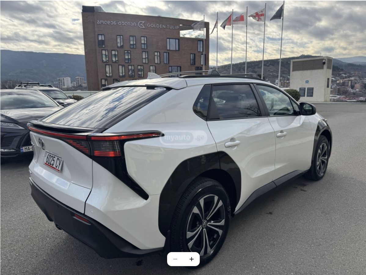 Toyota bZ4X 2025 — миниатюра 6