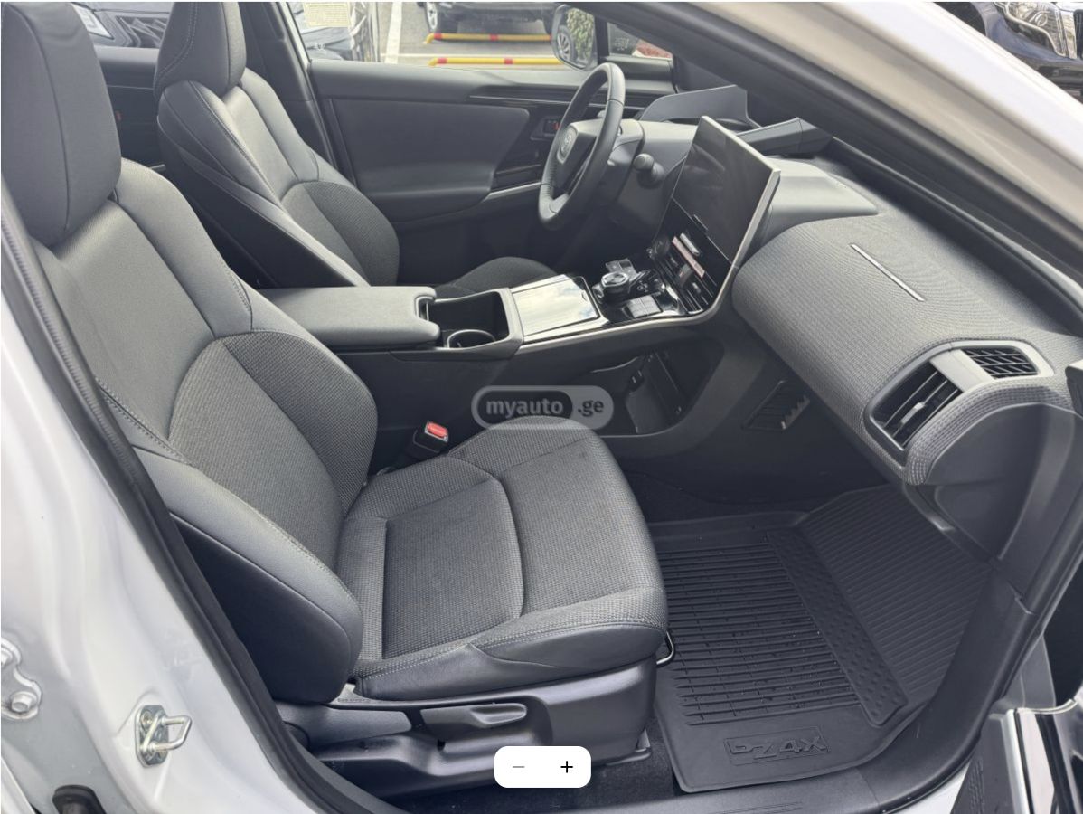 Toyota bZ4X 2025 — миниатюра 9