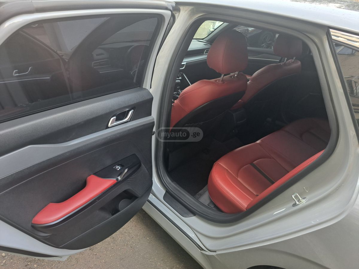 Kia K5 - фото 12