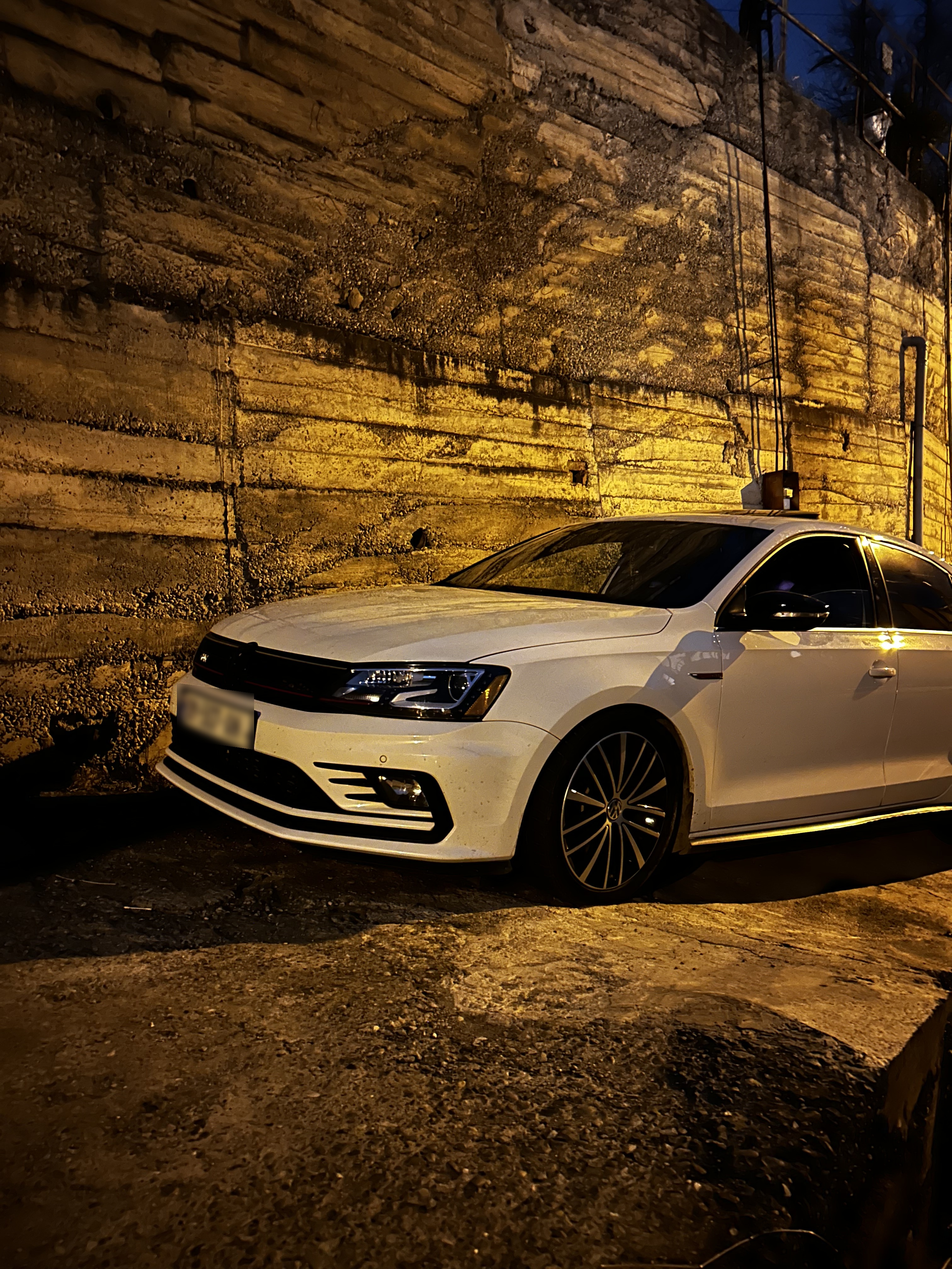 Volkswagen Jetta - фото 1