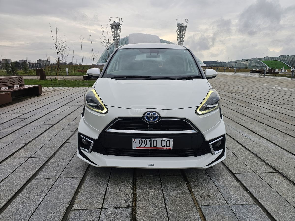 Toyota Aqua - фото 2