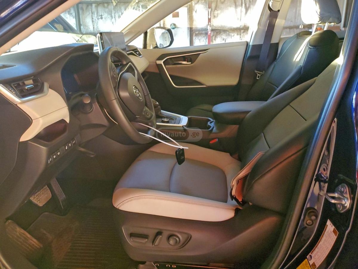 Toyota RAV 4 - фото 7