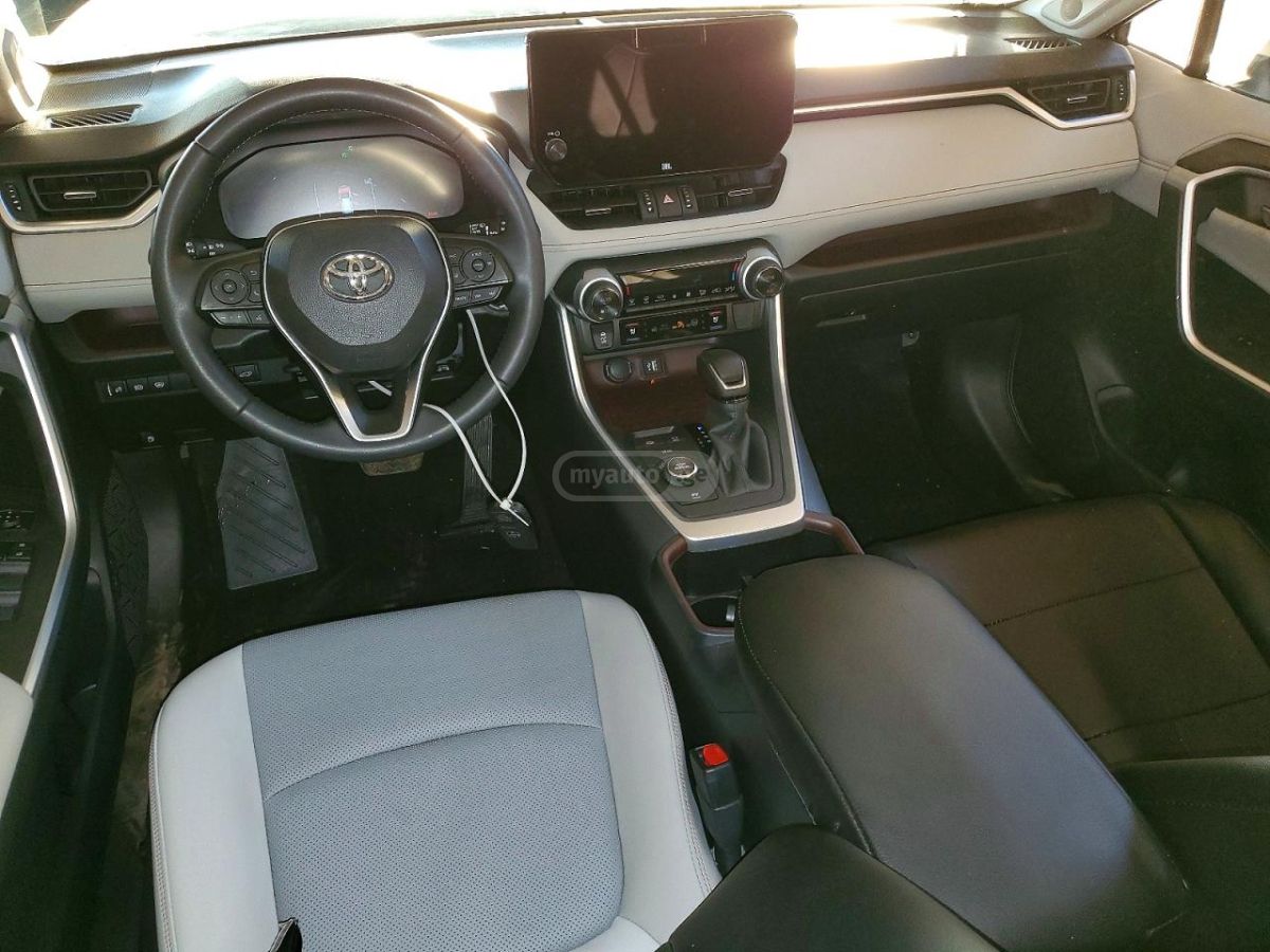 Toyota RAV 4 - фото 8