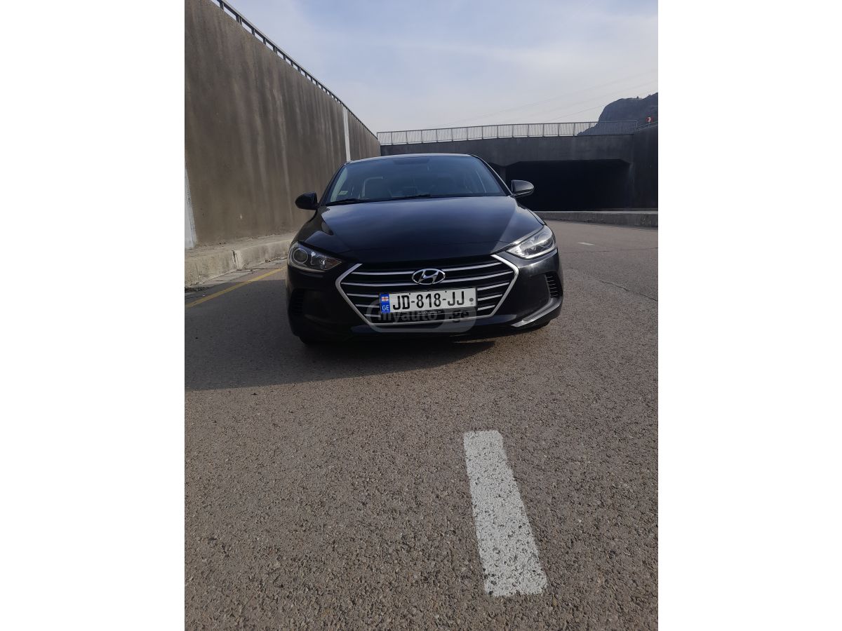 Hyundai Elantra - фото 1