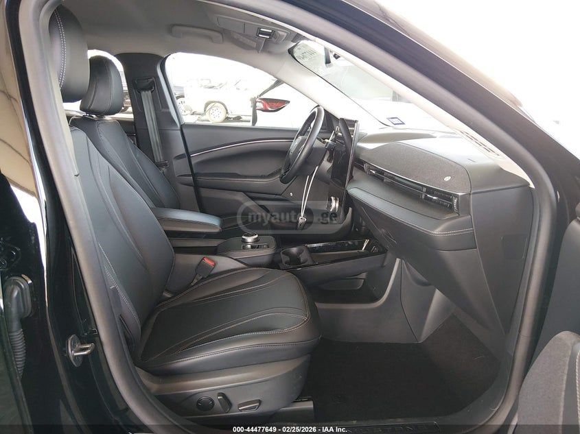 Ford Mustang Mach-E Premium 4dr 4x2 Automatic 2024 — миниатюра 5