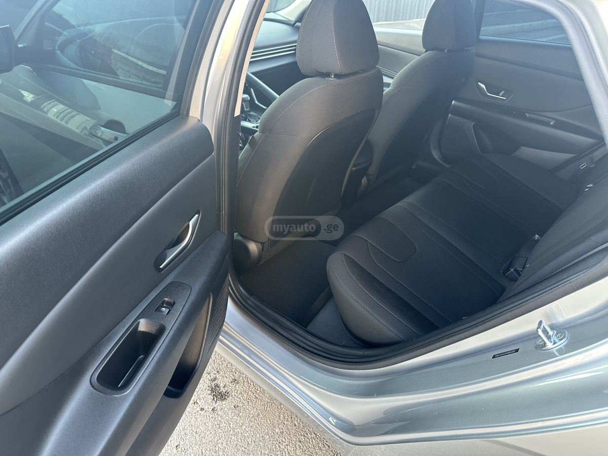 Hyundai SE 4dr Sedan CVT — миниатюра 13