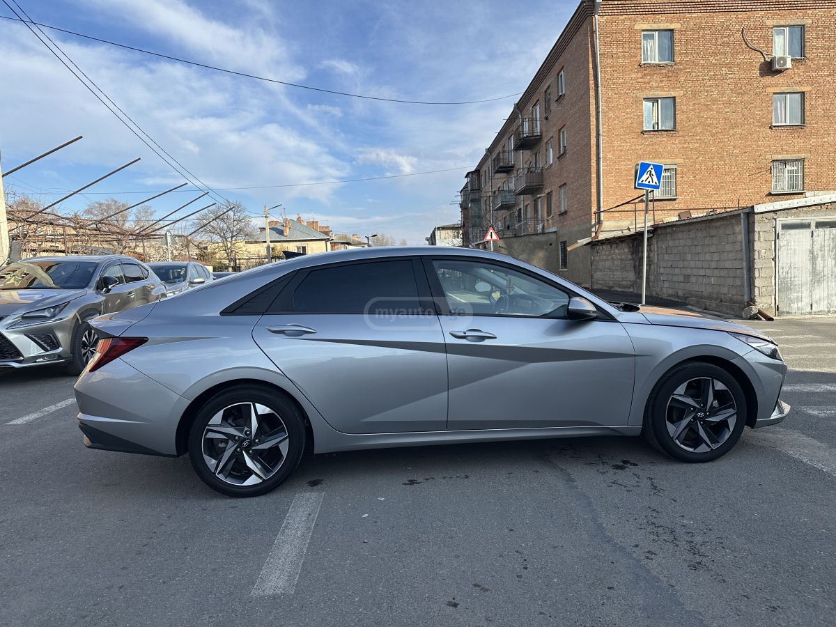 Hyundai SE 4dr Sedan CVT — миниатюра 4