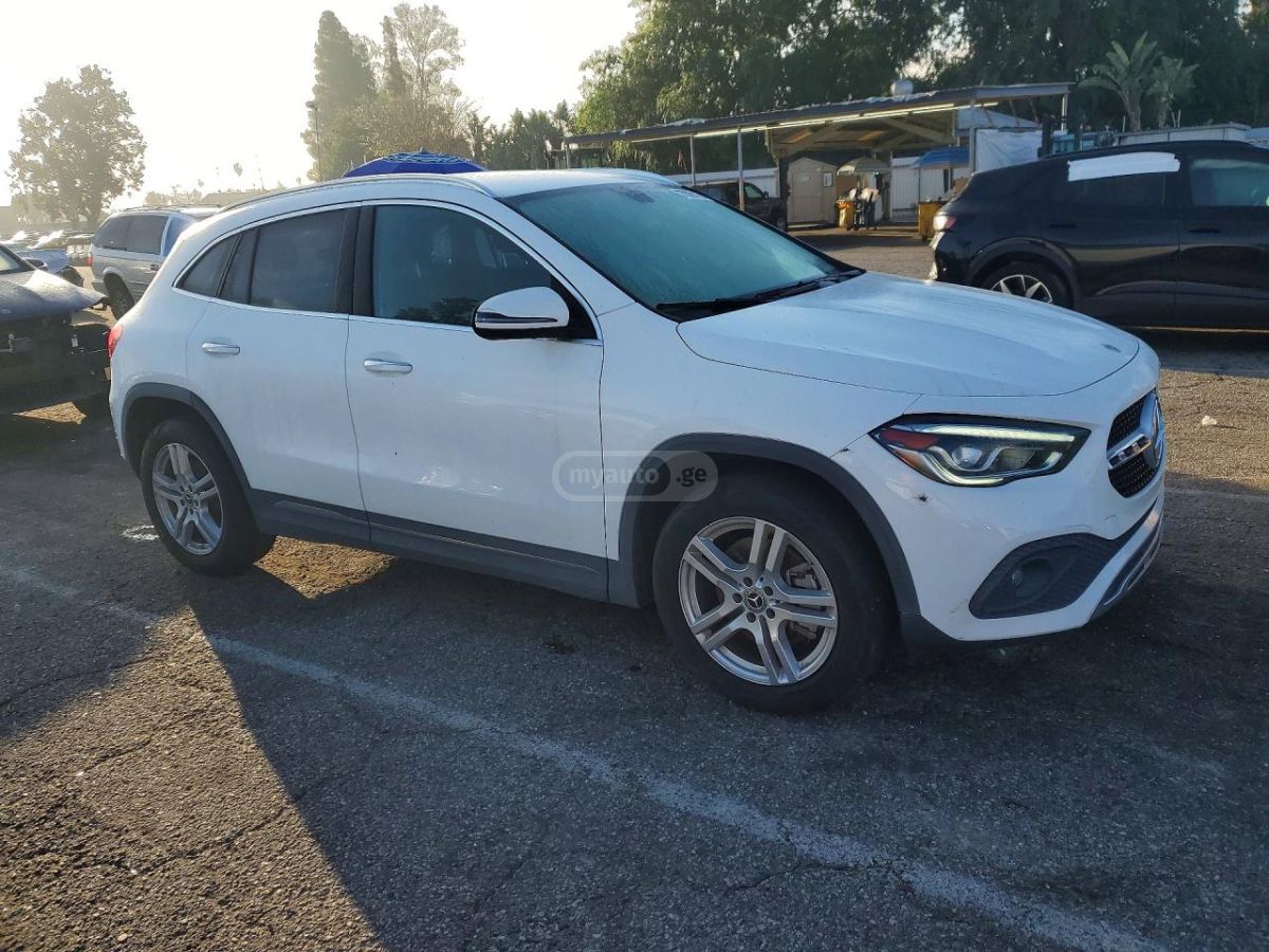 Mercedes-Benz GLA 250 - фото 4