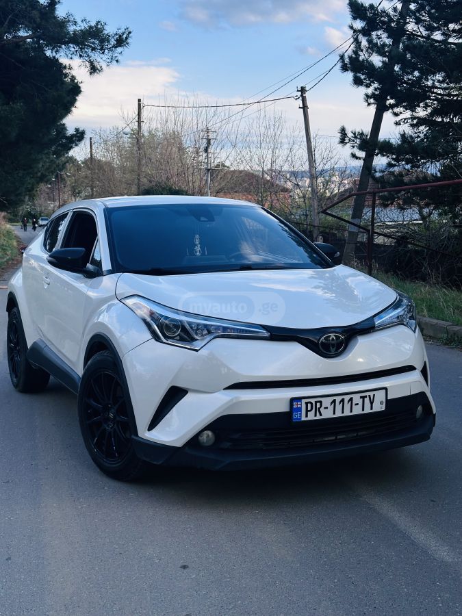Toyota CHR - фото 1