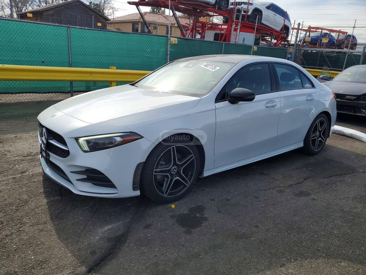 Mercedes-Benz A 220 2021 — миниатюра 1